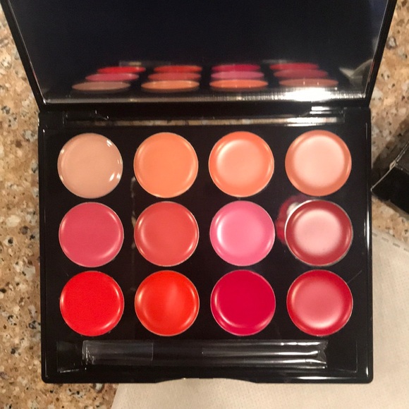 Ish lip palette in I’m Smoking Hot - Picture 2 of 5